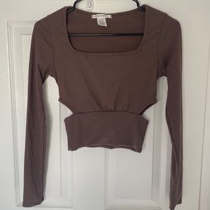 NWT - Long sleeve ribbed cut-out